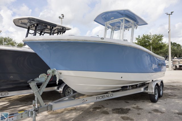 New 2024 Robalo R230  Boat for sale